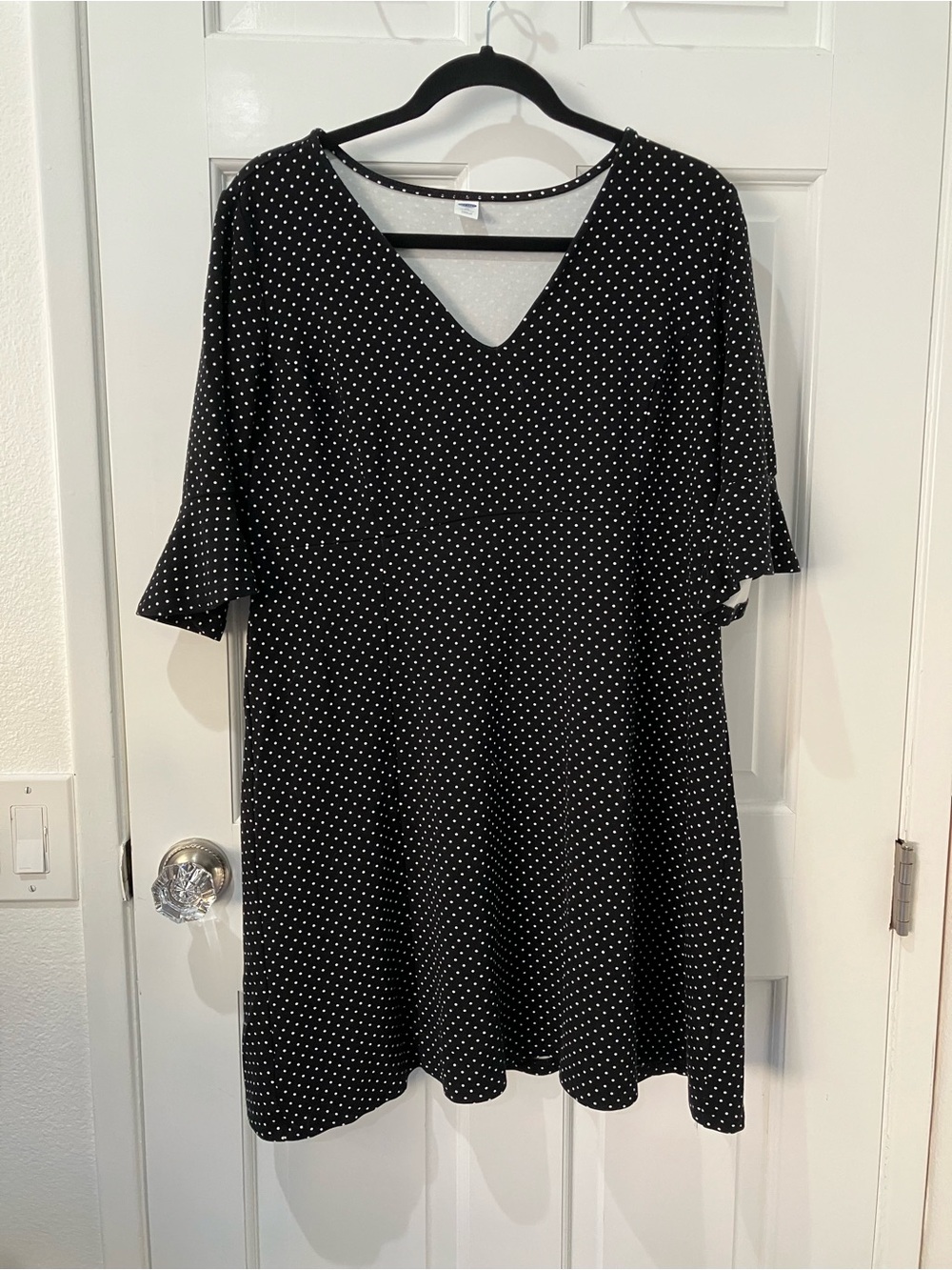 Old Navy Black Polka Dot V-Neck Midi Dress